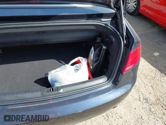 ✅ 2014 Audi A5 Premium • VIN: WAUCFAFH7EN015617 • Lot: 42765351. Wystawiony na IAAI z przebiegiem 65 520 mil. Bezpłatny archiwum sprzedaży aukcyjnych z USA i szczegółowy raport historii pojazdu na DreamBid. Zdjęcie 12.