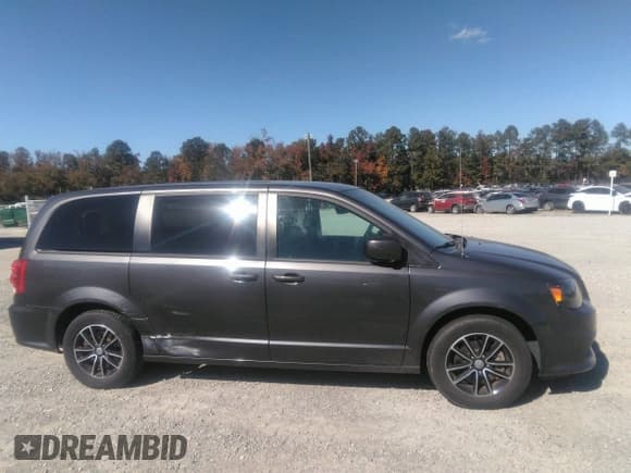 ✅ 2018 Dodge Grand Caravan SE Plus • VIN: 2C4RDGBGXJR348426 • Lot: 43462342. Wystawiony na IAAI z przebiegiem 112 549 mil. Bezpłatny archiwum sprzedaży aukcyjnych z USA i szczegółowy raport historii pojazdu na DreamBid. Zdjęcie 13.
