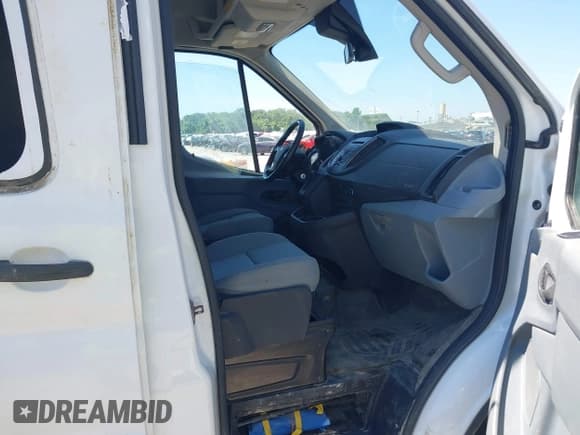 ✅ 2015 Ford Transit Cargo • VIN: 1FTNR3XM6FKA01964 • Lot: 42629479. Listed on IAAI with 328,208 mi. Free auction sales archive from the USA and detailed vehicle history report at DreamBid. Image 5.