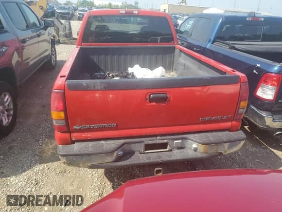 ✅ 2000 Chevrolet Silverado 2500 LS • VIN: 1GCGK29U6YE270715 • Lot: 56422705. Wystawiony na Copart z przebiegiem 212 996 mil. Bezpłatny archiwum sprzedaży aukcyjnych z USA i szczegółowy raport historii pojazdu na DreamBid. Zdjęcie 6.