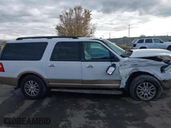 ✅ 2013 Ford Expedition Max XLT • VIN: 1FMJK1J5XDEF29202 • Lot: 43726370. Wystawiony na IAAI z przebiegiem 243 790 mil. Bezpłatny archiwum sprzedaży aukcyjnych z USA i szczegółowy raport historii pojazdu na DreamBid. Zdjęcie 13.