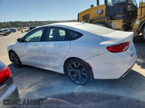 ✅ 2016 Chrysler 200 S • VIN: 1C3CCCBG5GN108826 • Lot: 92362825. Wystawiony na Copart z przebiegiem 135 095 mil. Bezpłatny archiwum sprzedaży aukcyjnych z USA i szczegółowy raport historii pojazdu na DreamBid. Zdjęcie 2.