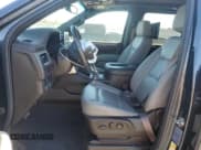 ✅ 2021 Chevrolet Suburban LT • VIN: 1GNSKCKD4MR482940 • Lot: 77072314. Wystawiony na Copart z przebiegiem 61 739 mil. Bezpłatny archiwum sprzedaży aukcyjnych z USA i szczegółowy raport historii pojazdu na DreamBid. Zdjęcie 7.