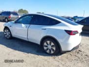 ✅ 2023 Tesla Model Y Long Range • VIN: 7SAYGAEE1PF828338 • Lot: 40978725. Wystawiony na IAAI z przebiegiem Nie podano. Bezpłatny archiwum sprzedaży aukcyjnych z USA i szczegółowy raport historii pojazdu na DreamBid. Zdjęcie 3.