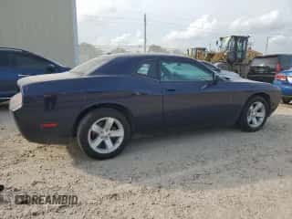 2014 Dodge Challenger SXT z VIN 2C3CDYAG8EH136931, wystawiony jako Copart lot #57024104 z przebiegiem 34 511 mil mil oraz Szkoda całkowita • Salvage title. Historia ofert i sprzedaży dostępna na DreamBid. Obrazek 3.