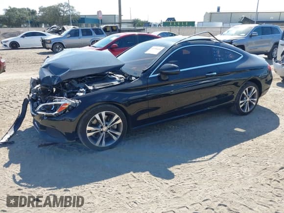 ✅ 2017 Mercedes-Benz C 300 • VIN: WDDWJ4KB4HF416290 • Lot: 43736646. Wystawiony na IAAI z przebiegiem 88 412 mil. Bezpłatny archiwum sprzedaży aukcyjnych z USA i szczegółowy raport historii pojazdu na DreamBid. Zdjęcie 18.