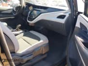 ✅ 2019 Chevrolet Bolt EV LT • VIN: 1G1FY6S08K4106218 • Lot: 41627111. Wystawiony na IAAI z przebiegiem 112 152 mil. Bezpłatny archiwum sprzedaży aukcyjnych z USA i szczegółowy raport historii pojazdu na DreamBid. Zdjęcie 5.