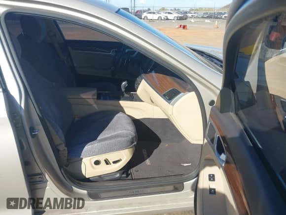 2015 Hyundai Genesis 3.8L z VIN KMHGN4JE7FU038372, wystawiony jako IAAI lot #43618978 z przebiegiem 120 598 mil mil oraz . Historia ofert i sprzedaży dostępna na DreamBid. Obrazek 5.