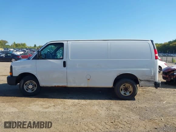 ✅ 2012 Chevrolet Express Cargo • VIN: 1GCZGTCAXC1180840 • Lot: 43242320. Wystawiony na IAAI z przebiegiem 399 391 mil. Bezpłatny archiwum sprzedaży aukcyjnych z USA i szczegółowy raport historii pojazdu na DreamBid. Zdjęcie 14.