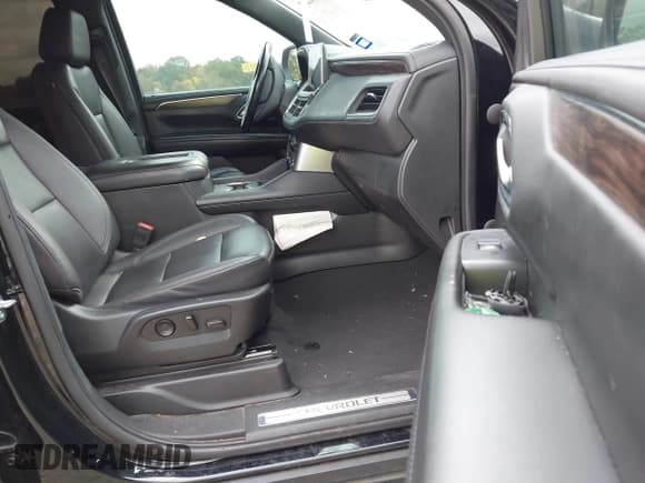 ✅ 2022 Chevrolet Suburban LT • VIN: 1GNSCCKD7NR265722 • Lot: 43502209. Wystawiony na IAAI z przebiegiem 56 391 mil. Bezpłatny archiwum sprzedaży aukcyjnych z USA i szczegółowy raport historii pojazdu na DreamBid. Zdjęcie 5.