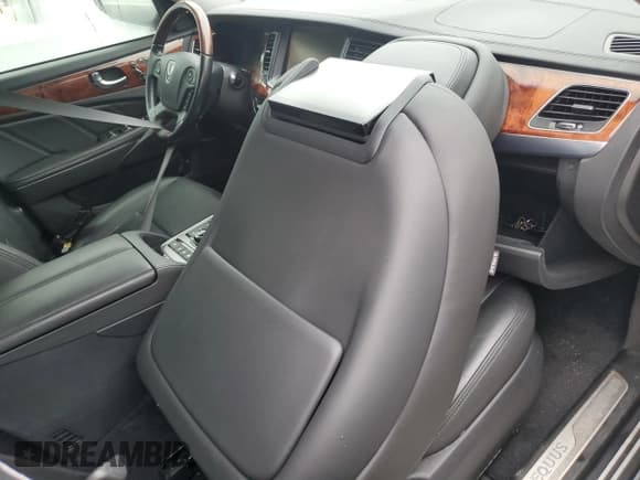 ✅ 2015 Hyundai Equus Ultimate • VIN: KMHGH4JHXFU098910 • Lot: 74253874. Listed on Copart with Not provided. Free auction sales archive from the USA and detailed vehicle history report at DreamBid. Image 8.