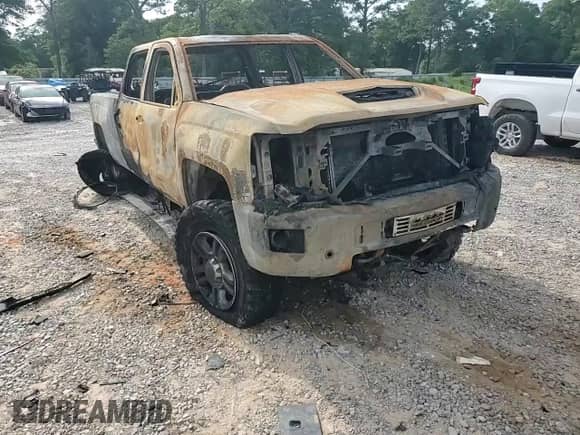 2017 Chevrolet Silverado 2500HD High Country с VIN 1GC1KXEY8HF206164, выставлен на аукционе Copart как лот 57169835 с пробегом Не указан миль и На запчасти • Non repairable. История ставок и продаж доступна на DreamBid. Изображение 12.