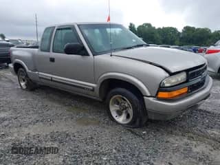 2000 Chevrolet S-10 LS with VIN 1GCCS19W1Y8258965, listed as a IAAI auction lot 42650532 with Not provided miles and . Bid and sale history available at DreamBid. Image 1.