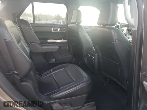 ✅ 2021 Ford Explorer XLT • VIN: 1FMSK7DHXMGA21376 • Lot: 85565535. Wystawiony na Copart z przebiegiem 94 118 mil. Bezpłatny archiwum sprzedaży aukcyjnych z USA i szczegółowy raport historii pojazdu na DreamBid. Zdjęcie 11.