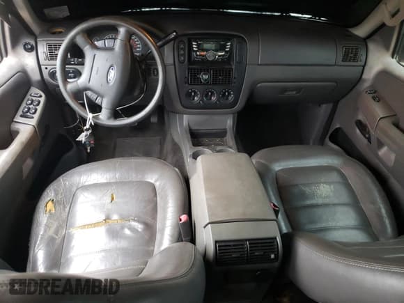 ✅ 2002 Ford Explorer XLT • VIN: 1FMDU73W52UB72983 • Лот: 81581295. Опубликован ранее на Copart с пробегом Не указан. Бесплатный доступ к архиву аукционных продаж из США и подробный отчёт об истории автомобиля на DreamBid. Изображение 8.