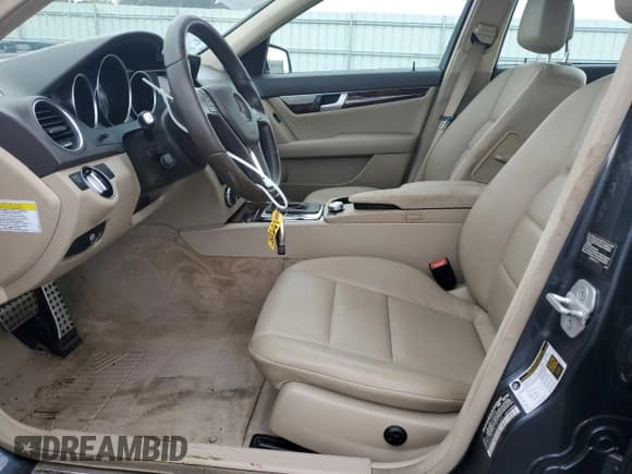 ✅ 2013 Mercedes-Benz C 300 Sport • VIN: WDDGF8AB3DG131793 • Lot: 82359405. Wystawiony na Copart z przebiegiem 107 236 mil. Bezpłatny archiwum sprzedaży aukcyjnych z USA i szczegółowy raport historii pojazdu na DreamBid. Zdjęcie 7.