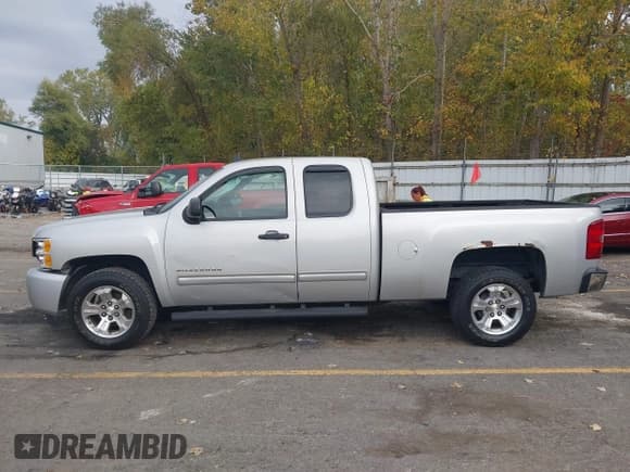 ✅ 2010 Chevrolet Silverado 1500 LS • VIN: 1GCSCREA0AZ144604 • Lot: 43461702. Listed on IAAI with 124,686 mi. Free auction sales archive from the USA and detailed vehicle history report at DreamBid. Image 14.