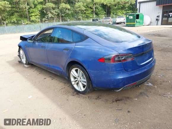 ✅ 2015 Tesla Model S 85D • VIN: 5YJSA1H29FF083519 • Лот: 43092231. Опубликован ранее на IAAI с пробегом 144 750 миль. Бесплатный доступ к архиву аукционных продаж из США и подробный отчёт об истории автомобиля на DreamBid. Изображение 3.
