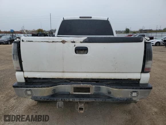 ✅ 2005 Chevrolet Silverado 2500HD LS • VIN: 1GCHK23255F863175 • Lot: 90364075. Wystawiony na Copart z przebiegiem 246 315 mil. Bezpłatny archiwum sprzedaży aukcyjnych z USA i szczegółowy raport historii pojazdu na DreamBid. Zdjęcie 6.