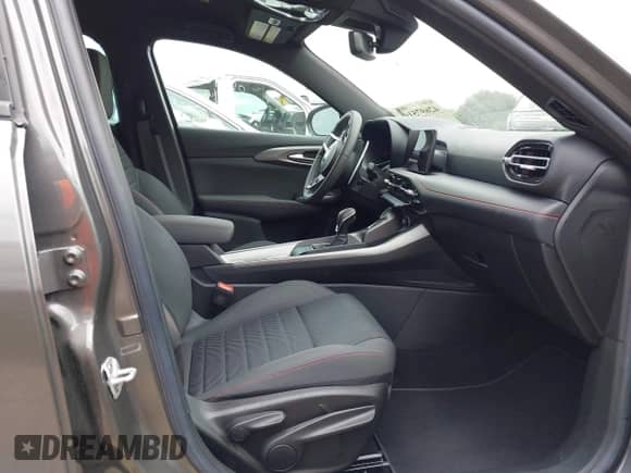 2024 Dodge Hornet R/T z VIN ZACPDFCW1R3A25865, wystawiony jako IAAI lot #42697510 z przebiegiem 27 455 mil mil oraz . Historia ofert i sprzedaży dostępna na DreamBid. Obrazek 5.