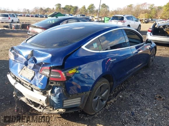 ✅ 2019 Tesla Model 3 Long Range • VIN: 5YJ3E1EB8KF414937 • Lot: 43693443. Wystawiony na IAAI z przebiegiem 95 817 mil. Bezpłatny archiwum sprzedaży aukcyjnych z USA i szczegółowy raport historii pojazdu na DreamBid. Zdjęcie 4.