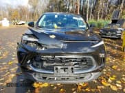 ✅ 2025 Buick Encore GX Preferred • VIN: KL4AMCSL6SB155994 • Lot: 90871595. Wystawiony na Copart z przebiegiem 16 365 mil. Bezpłatny archiwum sprzedaży aukcyjnych z USA i szczegółowy raport historii pojazdu na DreamBid. Zdjęcie 5.