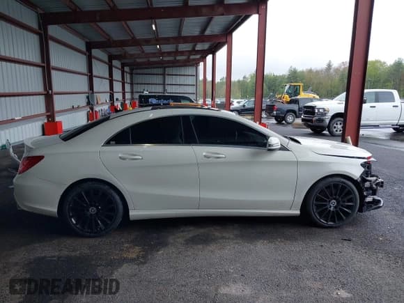 ✅ 2014 Mercedes-Benz CLA 250 • VIN: WDDSJ4GB0EN158424 • Lot: 42197940. Listed on IAAI with 91,821 mi. Free auction sales archive from the USA and detailed vehicle history report at DreamBid. Image 14.