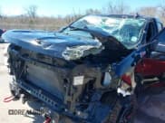 ✅ 2022 Chevrolet Silverado 1500 LT Trail Boss • VIN: 3GCUDFED3NG621160 • Lot: 41711947. Wystawiony na IAAI z przebiegiem 49 383 mil. Bezpłatny archiwum sprzedaży aukcyjnych z USA i szczegółowy raport historii pojazdu na DreamBid. Zdjęcie 6.