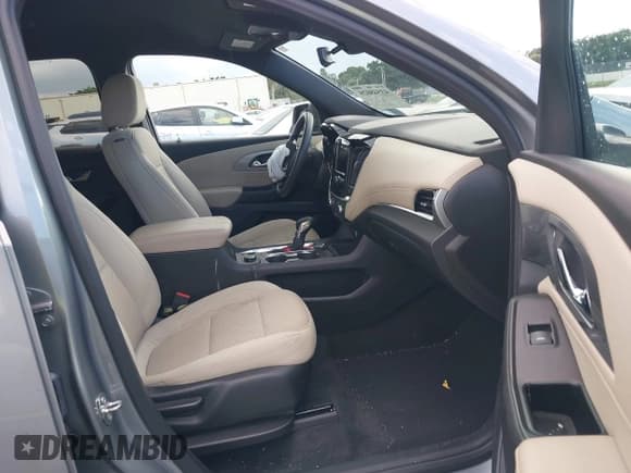 ✅ 2023 Chevrolet Traverse LS • VIN: 1GNERFKW9PJ103686 • Lot: 43548029. Wystawiony na IAAI z przebiegiem 16 853 mil. Bezpłatny archiwum sprzedaży aukcyjnych z USA i szczegółowy raport historii pojazdu na DreamBid. Zdjęcie 5.