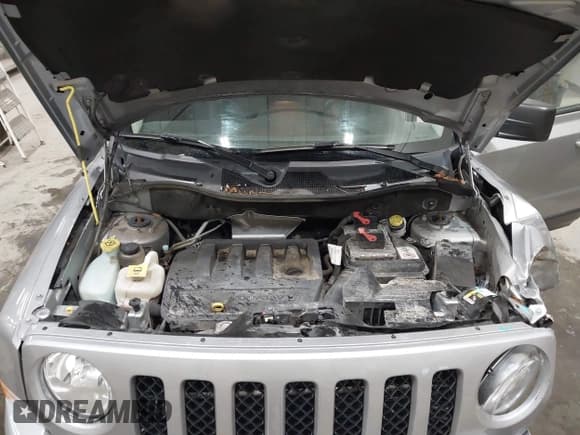 ✅ 2017 Jeep Patriot Latitude • VIN: 1C4NJRFB3HD122212 • Lot: 41992695. Wystawiony na IAAI z przebiegiem 75 129 mil. Bezpłatny archiwum sprzedaży aukcyjnych z USA i szczegółowy raport historii pojazdu na DreamBid. Zdjęcie 10.