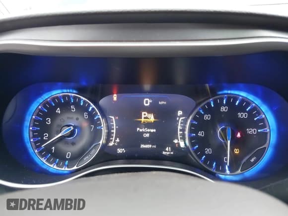 ✅ 2019 Chrysler Pacifica Touring Plus • VIN: 2C4RC1FGXKR700769 • Lot: 43616366. Wystawiony na IAAI z przebiegiem 256 859 mil. Bezpłatny archiwum sprzedaży aukcyjnych z USA i szczegółowy raport historii pojazdu na DreamBid. Zdjęcie 7.