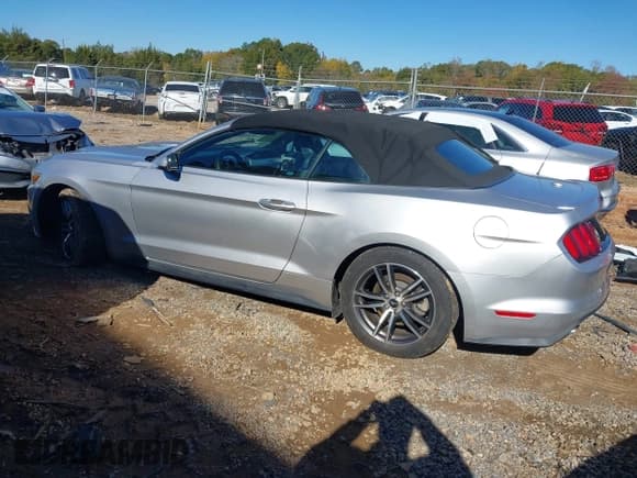 ✅ 2017 Ford Mustang EcoBoost Premium • VIN: 1FATP8UH6H5293897 • Lot: 43585829. Wystawiony na IAAI z przebiegiem 82 264 mil. Bezpłatny archiwum sprzedaży aukcyjnych z USA i szczegółowy raport historii pojazdu na DreamBid. Zdjęcie 3.