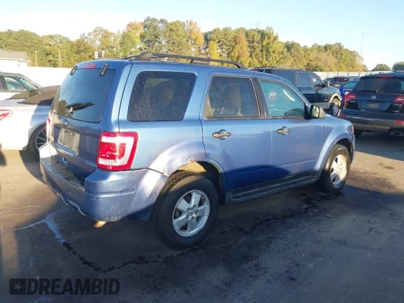 ✅ 2010 Ford Escape XLT • VIN: 1FMCU0D7XAKB80629 • Lot: 43493301. Wystawiony na IAAI z przebiegiem 216 153 mil. Bezpłatny archiwum sprzedaży aukcyjnych z USA i szczegółowy raport historii pojazdu na DreamBid. Zdjęcie 4.