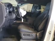 ✅ 2020 Chevrolet Silverado 1500 RST • VIN: 3GCUYEED6LG418274 • Lot: 71547674. Wystawiony na Copart z przebiegiem 45 695 mil. Bezpłatny archiwum sprzedaży aukcyjnych z USA i szczegółowy raport historii pojazdu na DreamBid. Zdjęcie 7.