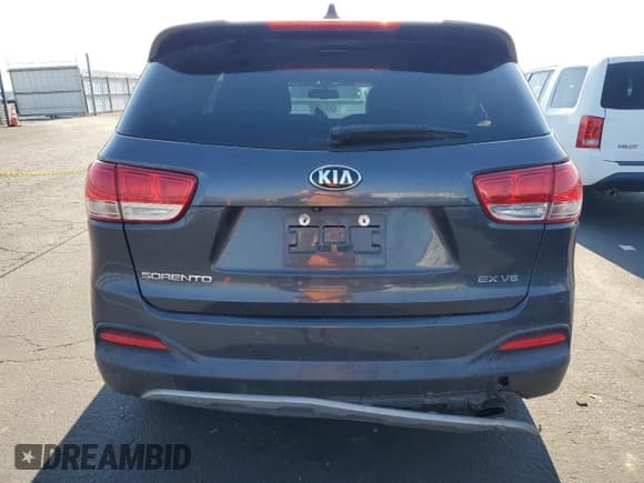 ✅ 2017 Kia Sorento EX • VIN: 5XYPH4A51HG235277 • Lot: 91072335. Wystawiony na Copart z przebiegiem 193 623 mil. Bezpłatny archiwum sprzedaży aukcyjnych z USA i szczegółowy raport historii pojazdu na DreamBid. Zdjęcie 6.