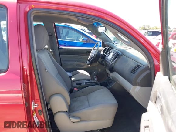 ✅ 2013 Toyota Tacoma • VIN: 5TFJX4CN4DX022529 • Lot: 42842370. Listed on IAAI with 277,631 mi. Free auction sales archive from the USA and detailed vehicle history report at DreamBid. Image 5.