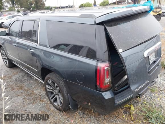 ✅ 2020 GMC Yukon XL Denali • VIN: 1GKS2HKJ7LR151753 • Lot: 42061212. Wystawiony na IAAI z przebiegiem Nie podano. Bezpłatny archiwum sprzedaży aukcyjnych z USA i szczegółowy raport historii pojazdu na DreamBid. Zdjęcie 3.