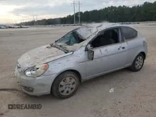 2008 Hyundai Accent GS z VIN KMHCM36CX8U101308, wystawiony jako Copart lot #73219834 z przebiegiem Nie podano mil oraz Szkoda całkowita • Salvage title. Historia ofert i sprzedaży dostępna na DreamBid. Obrazek 1.