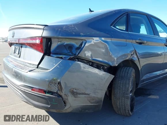 ✅ 2025 Volkswagen Jetta S • VIN: 3VW5X7BU4SM108970 • Lot: 43692037. Listed on IAAI with 4,609 mi. Free auction sales archive from the USA and detailed vehicle history report at DreamBid. Image 6.