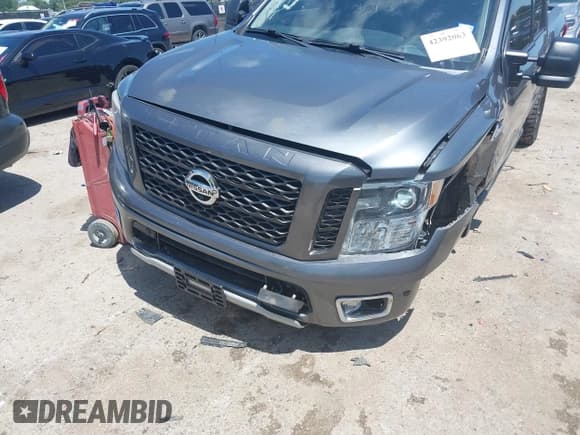 ✅ 2017 Nissan Titan SV • VIN: 1N6AA1E55HN551578 • Lot: 42392063. Listed on IAAI with 123,077 mi. Free auction sales archive from the USA and detailed vehicle history report at DreamBid. Image 6.