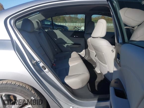 ✅ 2017 Honda Accord EX-L • VIN: 1HGCR3F86HA039166 • Lot: 43585784. Listed on IAAI with 101,136 mi. Free auction sales archive from the USA and detailed vehicle history report at DreamBid. Image 8.