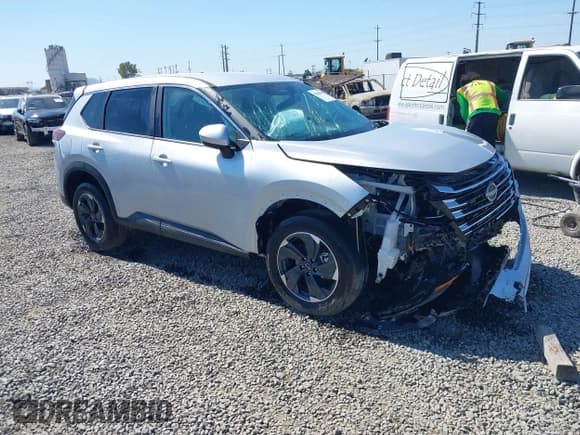 ✅ 2025 Nissan Rogue Rock Creek • VIN: 5N1BT3BB1SC831469 • Lot: 42850955. Listed on IAAI with 10,301 mi. Free auction sales archive from the USA and detailed vehicle history report at DreamBid. Image 1.