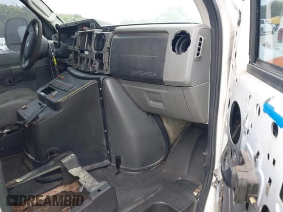 ✅ 2009 Ford E-Series Commercial • VIN: 1FDSS34PX9DA32550 • Лот: 41710405. Опубликован ранее на IAAI с пробегом 391 668 миль. Бесплатный доступ к архиву аукционных продаж из США и подробный отчёт об истории автомобиля на DreamBid. Изображение 5.