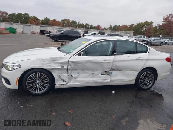 ✅ 2018 BMW 5 Series 530i xDrive • VIN: WBAJA7C54JWC75788 • Лот: 43556611. Опубликован ранее на IAAI с пробегом 115 604 миль. Бесплатный доступ к архиву аукционных продаж из США и подробный отчёт об истории автомобиля на DreamBid. Изображение 14.