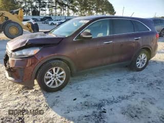 ✅ 2019 Kia Sorento LX • VIN: 5XYPG4A58KG485349 • Лот: 82765165. Опубликован ранее на Copart с пробегом 123 907 миль. Бесплатный доступ к архиву аукционных продаж из США и подробный отчёт об истории автомобиля на DreamBid. Изображение 1.