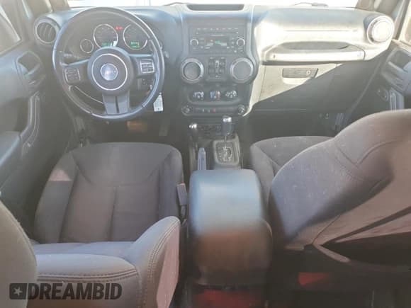 ✅ 2013 Jeep Wrangler Unlimited Sport • VIN: 1C4HJWDG3DL553935 • Lot: 93301395. Wystawiony na Copart z przebiegiem 109 573 mil. Bezpłatny archiwum sprzedaży aukcyjnych z USA i szczegółowy raport historii pojazdu na DreamBid. Zdjęcie 8.