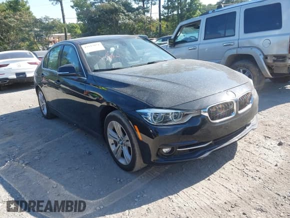 ✅ 2018 BMW 3 Series 330i • VIN: WBA8B9G58JNV00332 • Lot: 43117071. Wystawiony na IAAI z przebiegiem 112 882 mil. Bezpłatny archiwum sprzedaży aukcyjnych z USA i szczegółowy raport historii pojazdu na DreamBid. Zdjęcie 1.