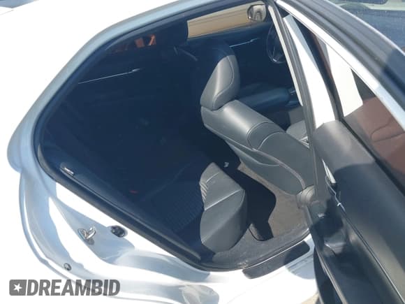 ✅ 2019 Toyota Camry SE • VIN: 4T1B11HK5KU789268 • Лот: 43319926. Опубликован ранее на IAAI с пробегом 115 616 миль. Бесплатный доступ к архиву аукционных продаж из США и подробный отчёт об истории автомобиля на DreamBid. Изображение 8.