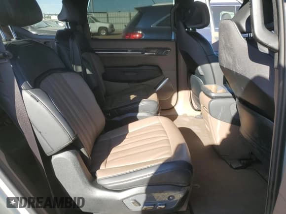 ✅ 2024 Kia EV9 GT-Line • VIN: KNDAEFS53R6021047 • Lot: 84347894. Wystawiony na Copart z przebiegiem 7 215 mil. Bezpłatny archiwum sprzedaży aukcyjnych z USA i szczegółowy raport historii pojazdu na DreamBid. Zdjęcie 11.