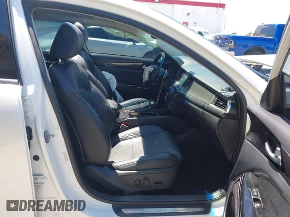 ✅ 2017 Kia Cadenza Premium • VIN: KNALC4J19H5093518 • Lot: 42695922. Wystawiony na IAAI z przebiegiem 113 617 mil. Bezpłatny archiwum sprzedaży aukcyjnych z USA i szczegółowy raport historii pojazdu na DreamBid. Zdjęcie 5.